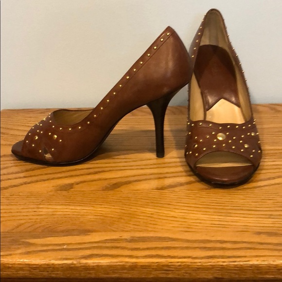 BEAUTIFUL BROWN AND GOLD micheal kors heels. - Picture 2 of 4